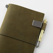 Load image into Gallery viewer, TRAVELER'S notebook 016 Pen Holder (M) Olive
